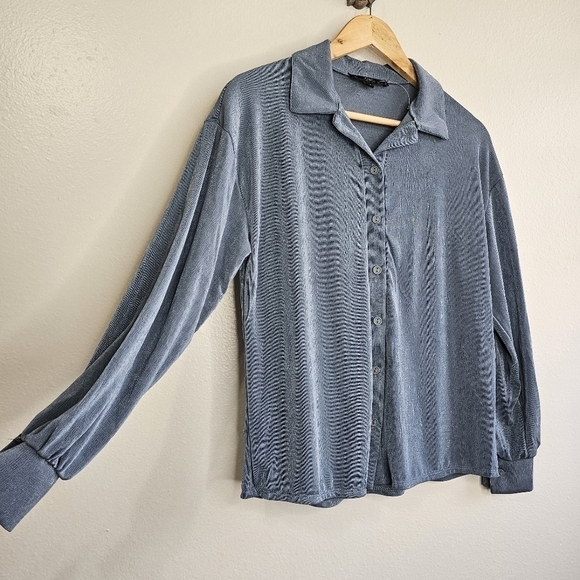 Blue long sleeve knit stretch button collared top - Picture 4 of 9